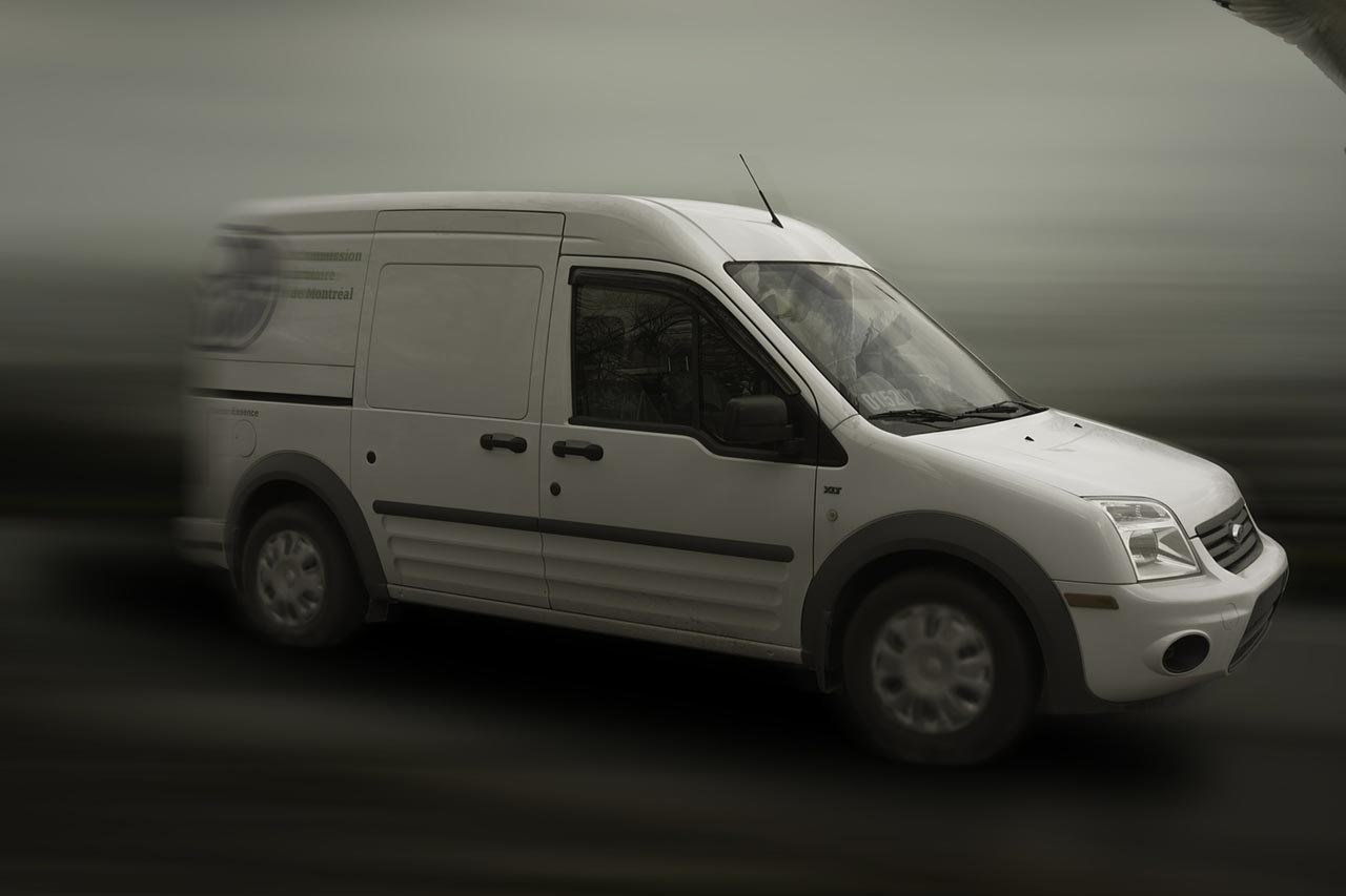 Ein weißer Transporter